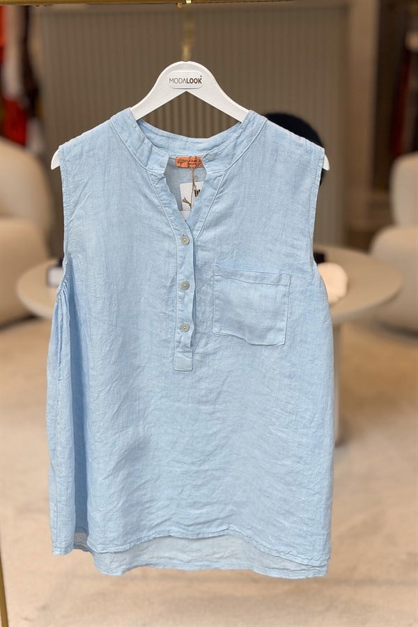 Hakim Yaka Tek Cepli 3 Düğmeli Kolsuz Keten Gömlek Bebe Mavi RenkGÖMLEK