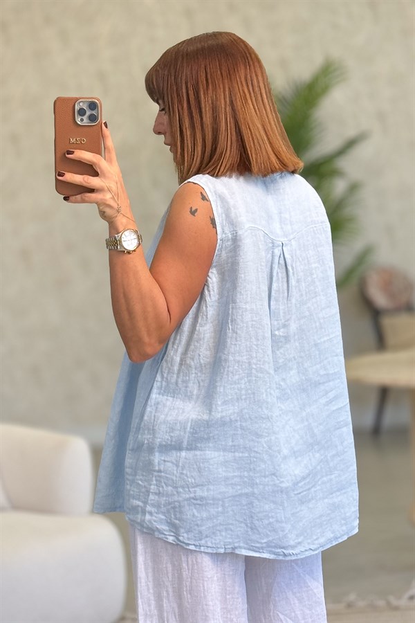 Hakim Yaka Tek Cepli 3 Düğmeli Kolsuz Keten Gömlek Bebe Mavi Renk