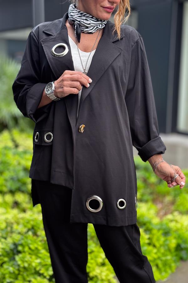 Halka Detaylı Asimetrik Kesim Ceketli Takım Siyah Renk