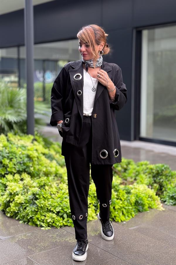 Halka Detaylı Asimetrik Kesim Ceketli Takım Siyah Renk