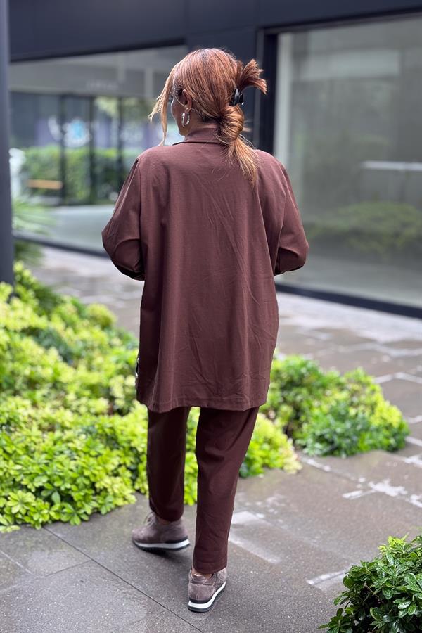 Halka Detaylı Asimetrik Kesim Ceketli Takım Kahverengi Renk