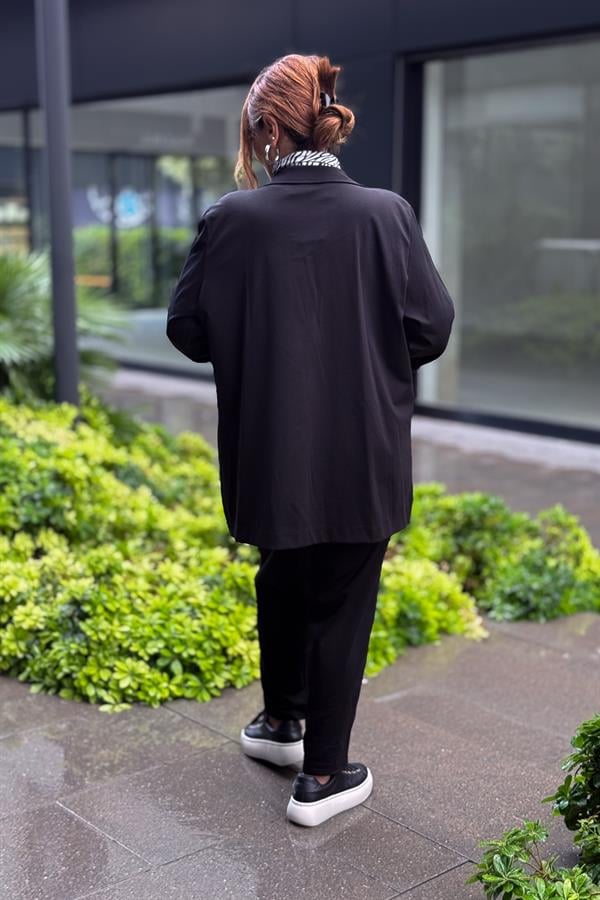 Halka Detaylı Asimetrik Kesim Ceketli Takım Siyah Renk