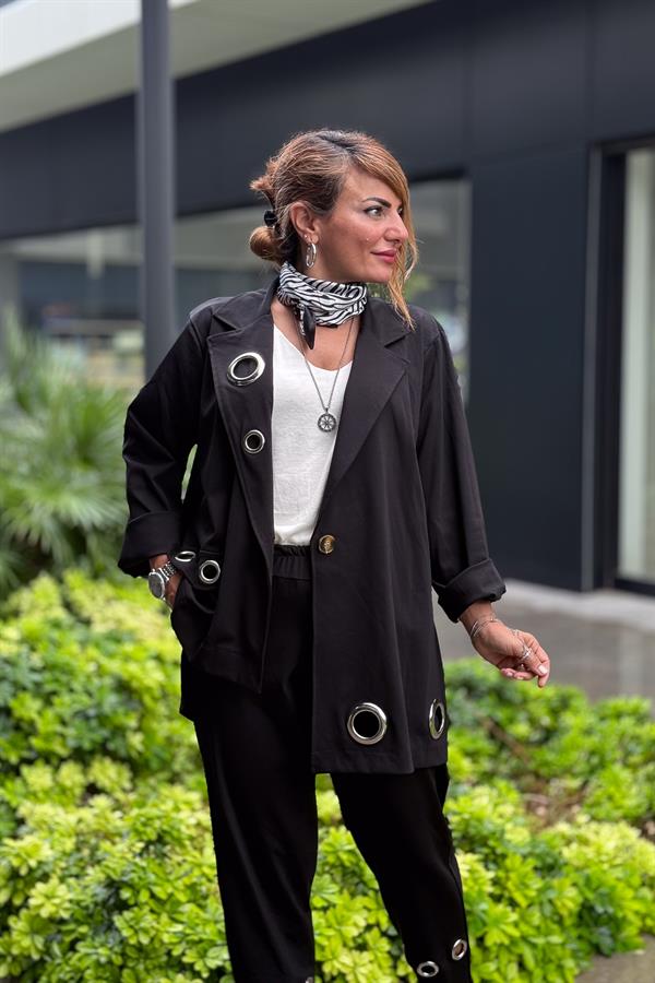 Halka Detaylı Asimetrik Kesim Ceketli Takım Siyah Renk