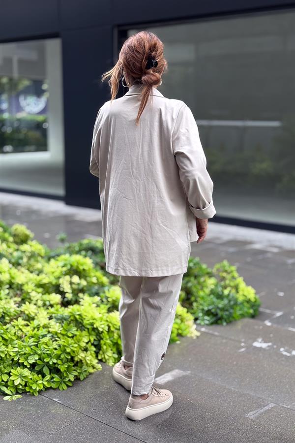 Halka Detaylı Asimetrik Kesim Ceketli Takım Bej Renk