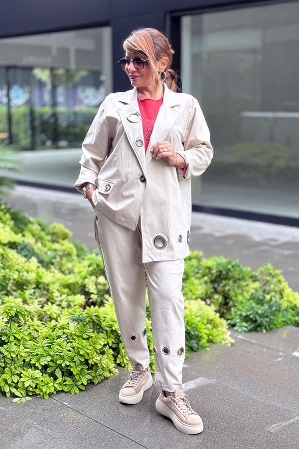 Halka Detaylı Asimetrik Kesim Ceketli Takım Bej Renk