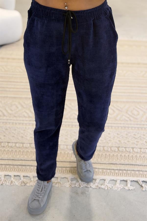 Havuç Paça Beli Lastikli Düz Basic Kadife Eşorfman Altı Koyu Lacivert Renk