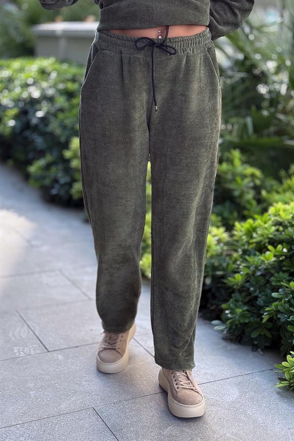 Havuç Paça Beli Lastikli Düz Basic Kadife Eşorfman Altı Haki Renk