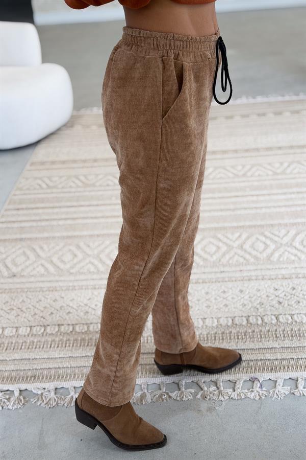 Havuç Paça Beli Lastikli Düz Basic Kadife Eşorfman Altı Camel Renk