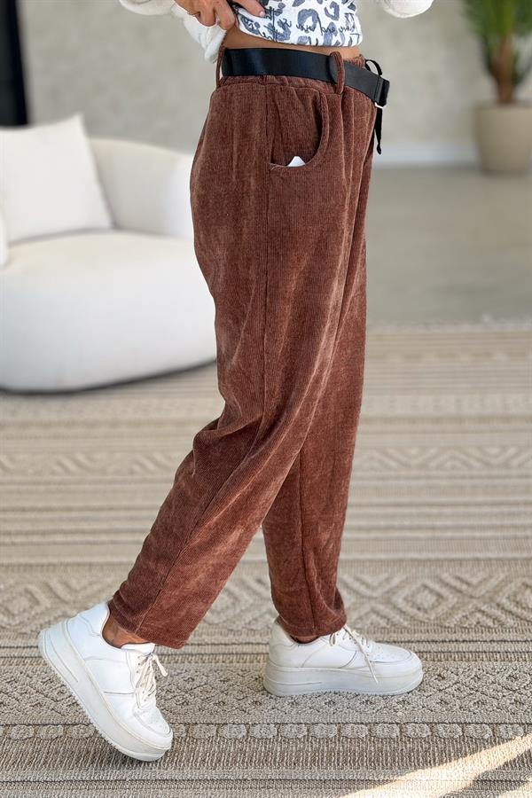 Havuç Paça Fitilli Siyah Kemerli Kadife Pantolon Kızılkahve Renk