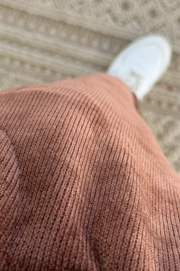 Havuç Paça Fitilli Siyah Kemerli Kadife Pantolon Kızılkahve Renk