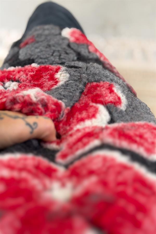 İri Çiçek Kabartmalı Keçe Kaban Gri Renk