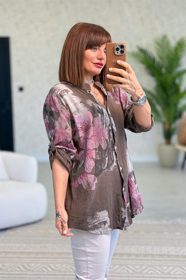 İri Pembe Çiçekli Hakim Yaka Pamuklu Gömlek Acı Kahve Renk