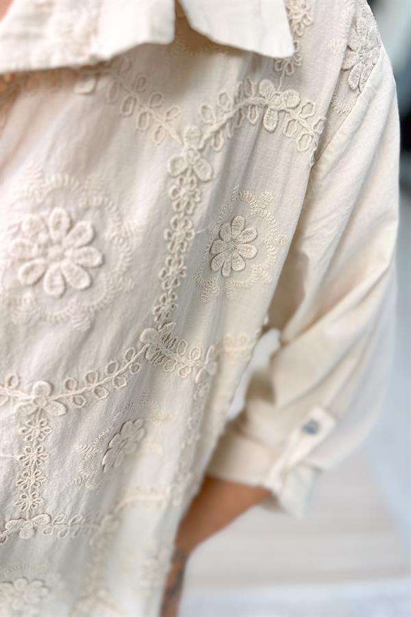 Kabartma Çiçekli Pamuklu Gömlek Elbise Bej Renk