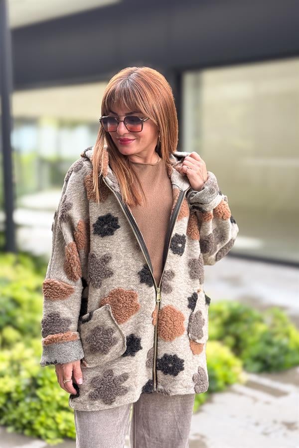 Kabartmalı Çiçek Detaylı Keçe Kaban Bej Renk