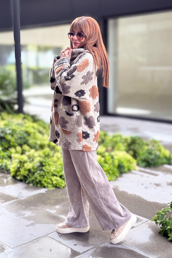 Kabartmalı Çiçek Detaylı Keçe Kaban Bej Renk