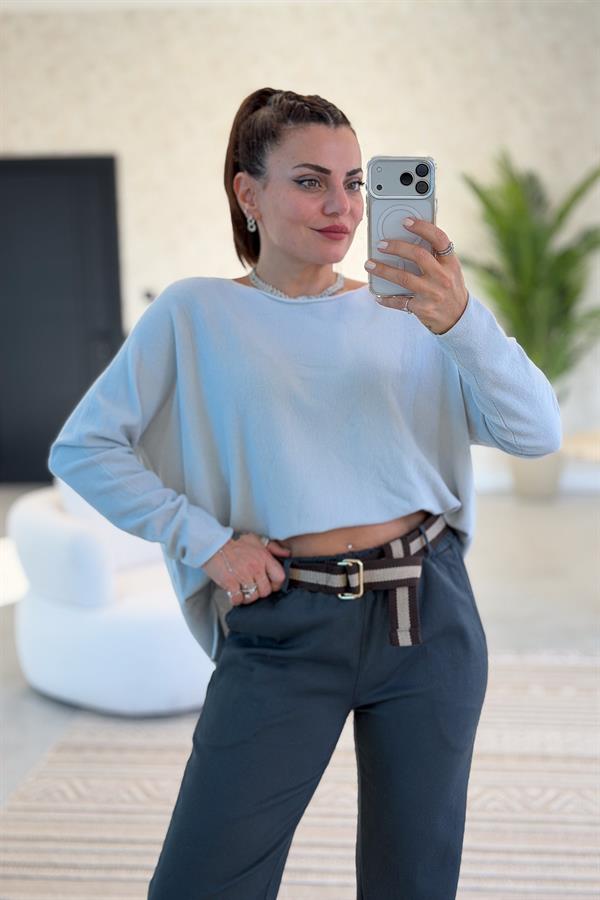 Kayık Yaka Kuzu Yünü Triko Açık Gri Renk