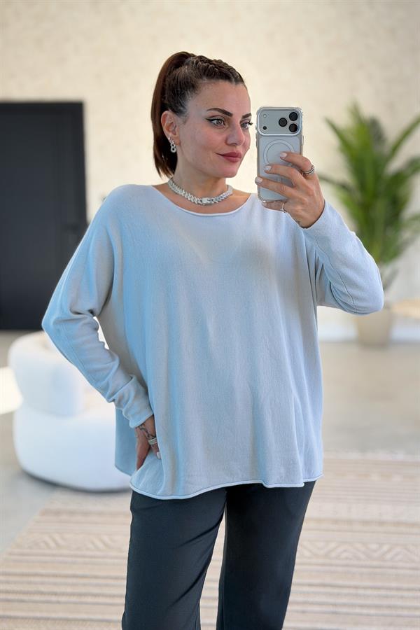Kayık Yaka Kuzu Yünü Triko Açık Gri Renk