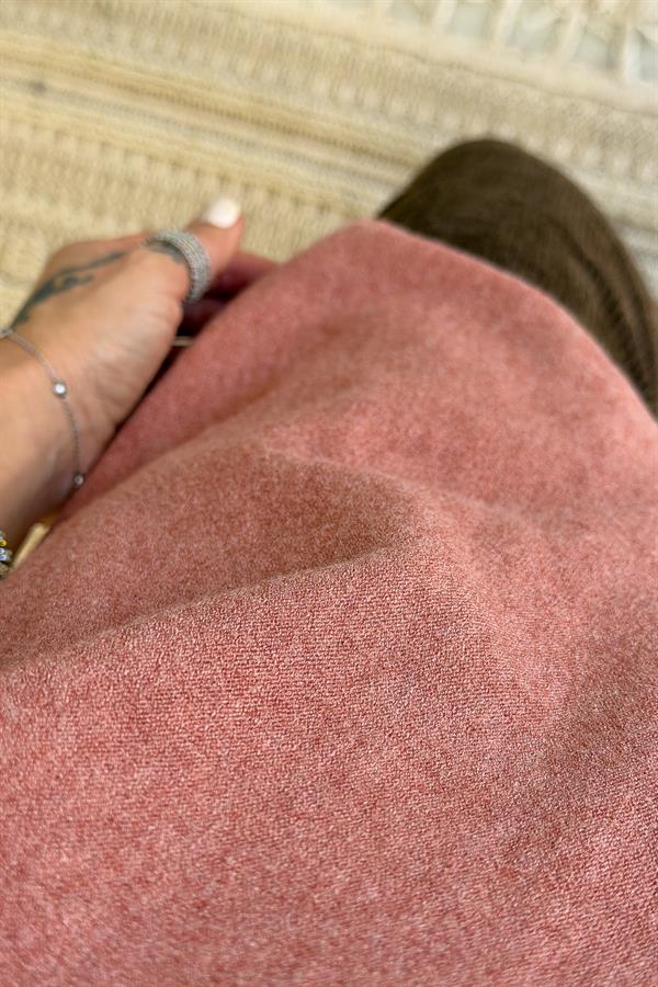 Kayık Yaka Kuzu Yünü Triko Açık Kiremit Renk