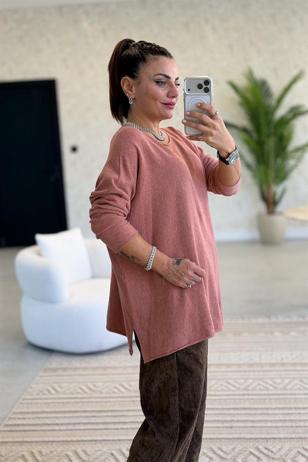 Kayık Yaka Kuzu Yünü Triko Açık Kiremit Renk