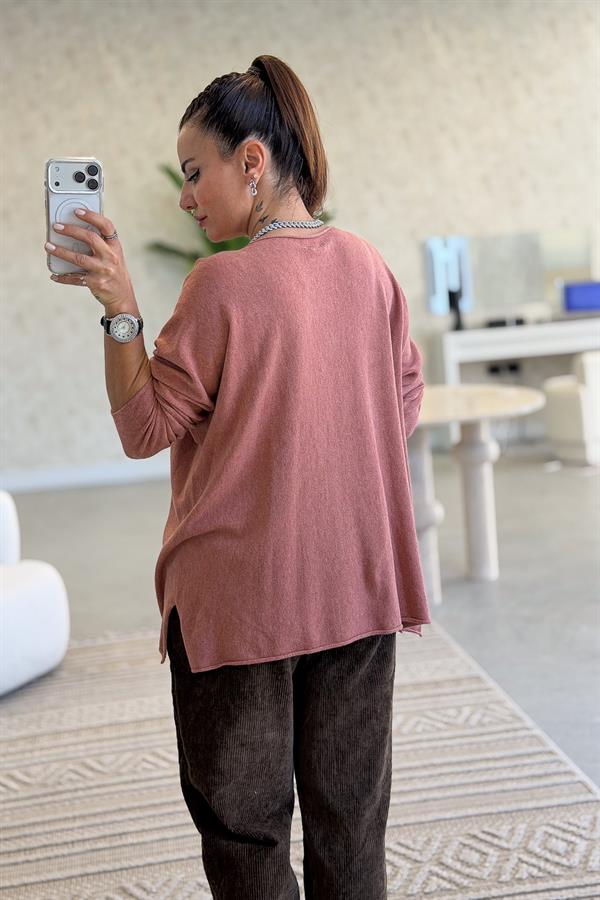 Kayık Yaka Kuzu Yünü Triko Açık Kiremit Renk