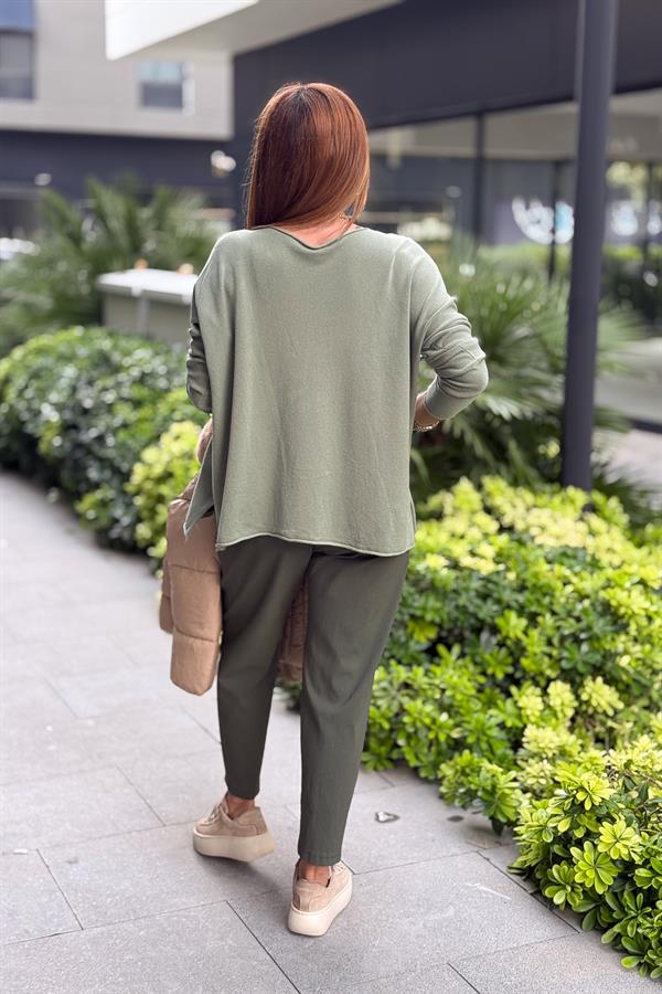 Kayık Yaka Kuzu Yünü Triko Çağla Renk