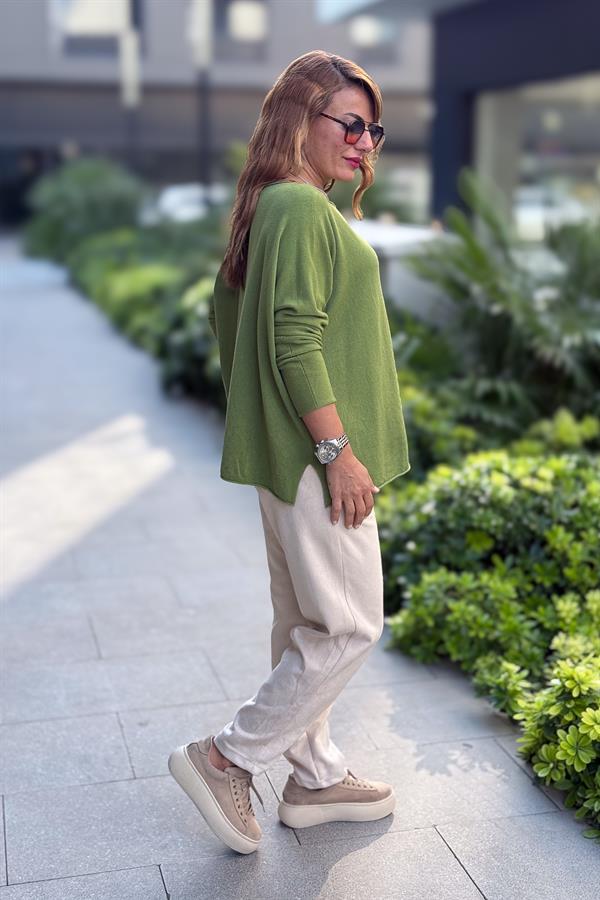 Kayık Yaka Kuzu Yünü Triko Fıstık Yeşil Renk