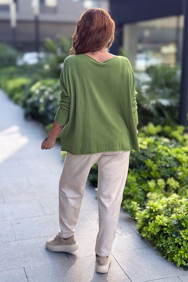 Kayık Yaka Kuzu Yünü Triko Fıstık Yeşil Renk