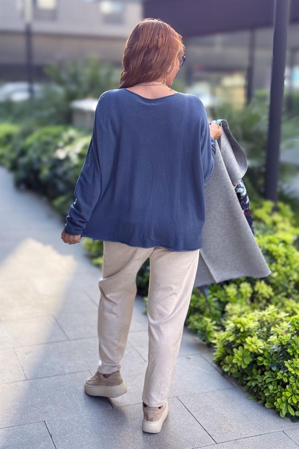 Kayık Yaka Kuzu Yünü Triko İndigo Renk