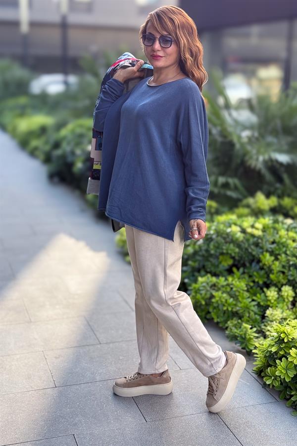 Kayık Yaka Kuzu Yünü Triko İndigo Renk