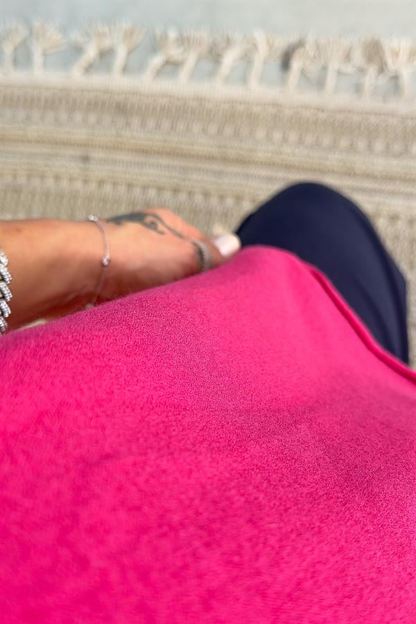 Kayık Yaka Kuzu Yünü Triko Koyu Pembe Renk