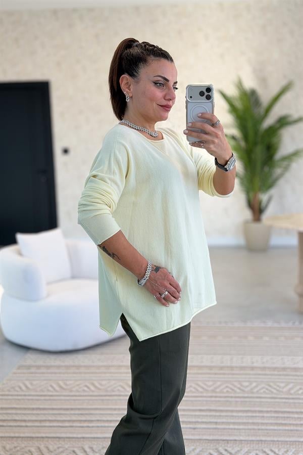 Kayık Yaka Kuzu Yünü Triko Limon Sarı Renk