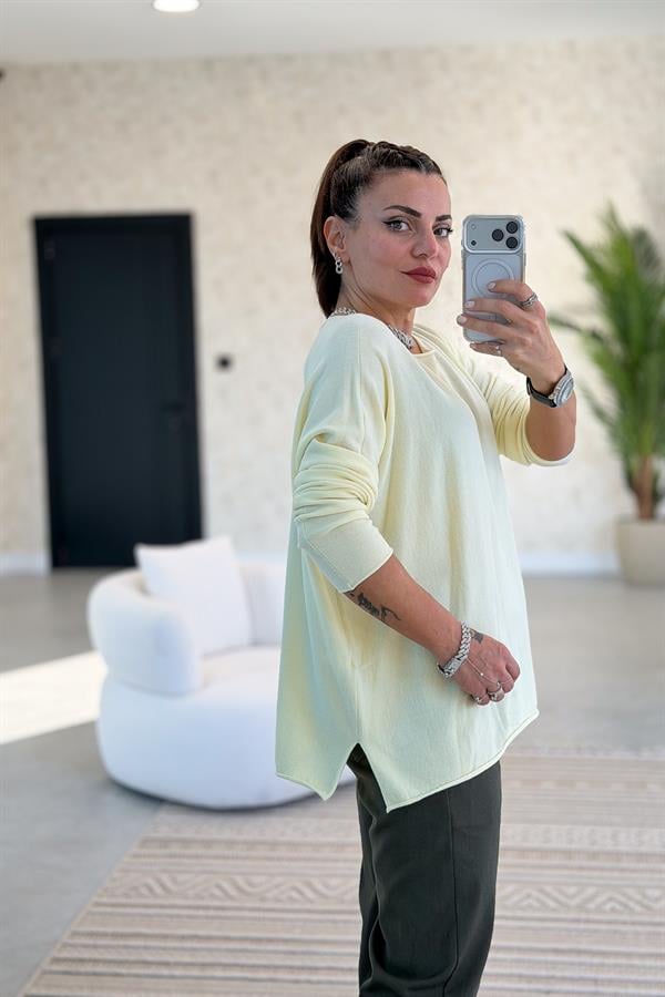 Kayık Yaka Kuzu Yünü Triko Limon Sarı Renk