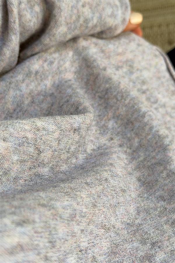 Kayık Yaka Kuzu Yünü Triko Melanj Gri Renk