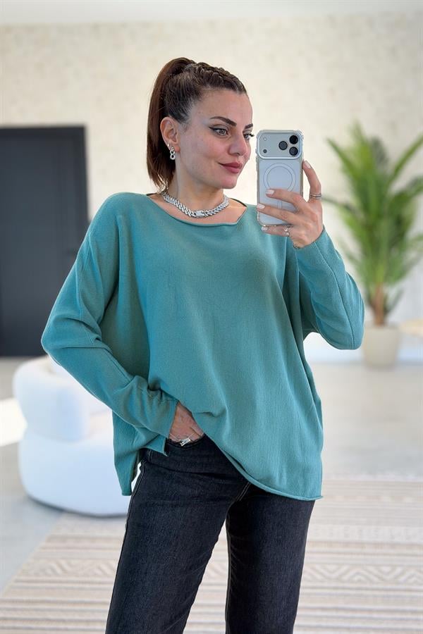 Kayık Yaka Kuzu Yünü Triko Mint Renk