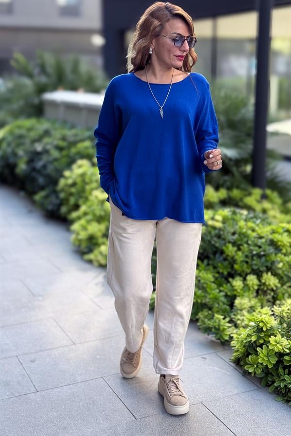 Kayık Yaka Kuzu Yünü Triko Saks Renk