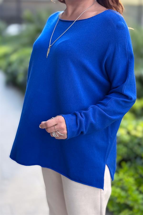 Kayık Yaka Kuzu Yünü Triko Saks Renk