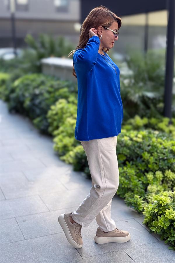 Kayık Yaka Kuzu Yünü Triko Saks Renk