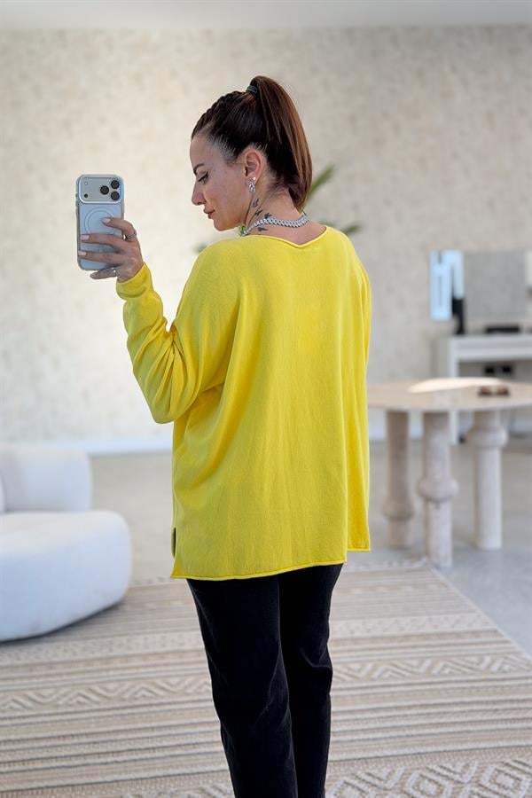 Kayık Yaka Kuzu Yünü Triko Sarı Renk