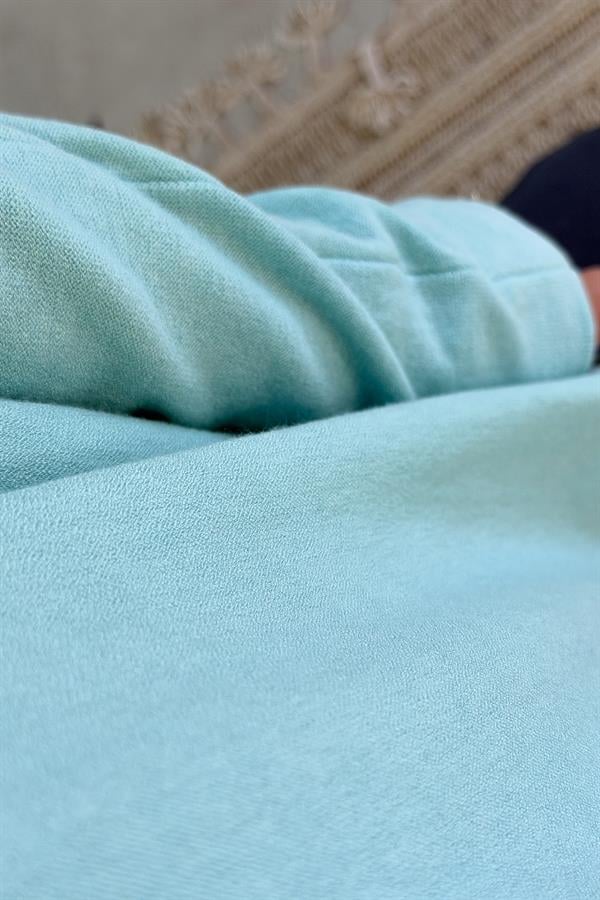 Kayık Yaka Kuzu Yünü Triko Su Yeşili Renk