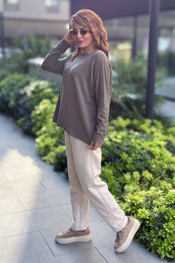 Kayık Yaka Kuzu Yünü Triko Vizon Renk