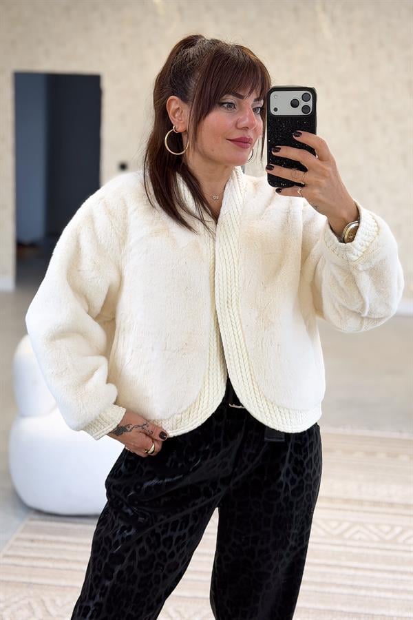 Kenarları Biyeli Angora Ceket Krem Renk