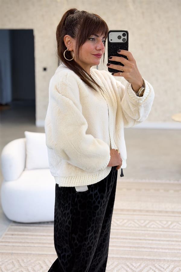 Kenarları Biyeli Angora Ceket Krem Renk