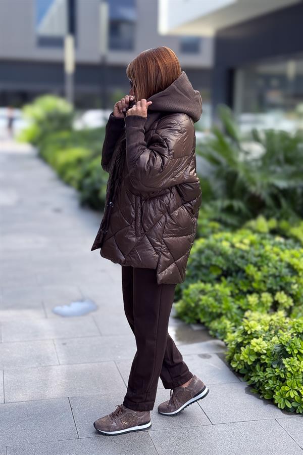 Kolları Ve Kapüşonu Trikolu Baklava Desenli Mont Acı Kahve Renk