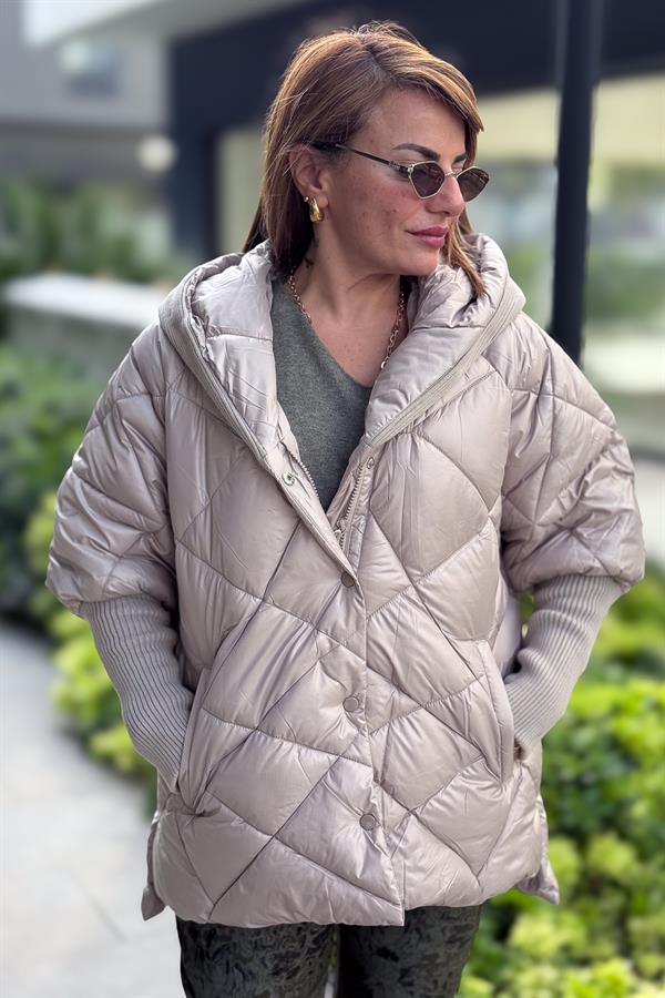 Kolları Ve Kapüşonu Trikolu Baklava Desenli Mont Taş Renk