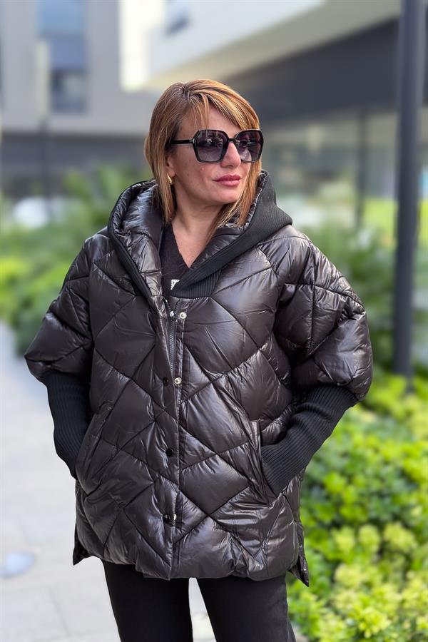 Kolları Ve Kapüşonu Trikolu Baklava Desenli Mont Siyah Renk