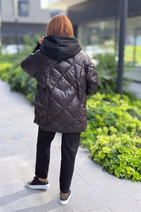 Kolları Ve Kapüşonu Trikolu Baklava Desenli Mont Siyah Renk