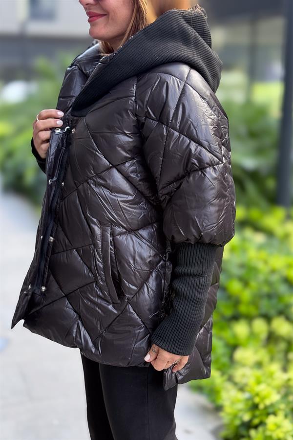 Kolları Ve Kapüşonu Trikolu Baklava Desenli Mont Siyah Renk