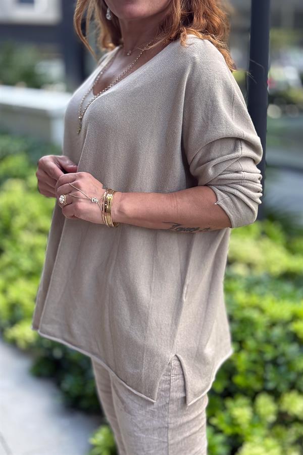 Kuzu Yünü V Yaka Triko Açık Vizon Renk