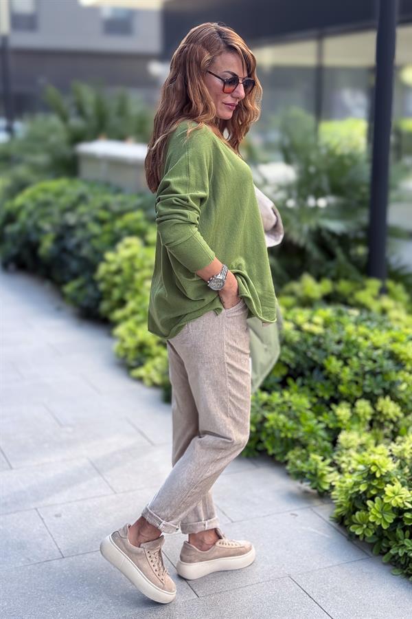 Kuzu Yünü V Yaka Triko Fıstık Yeşil Renk