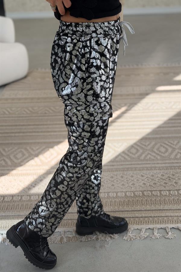 Leopar Desen Zımba Taşlı Kargo Cepli Pantolon Siyah Renk